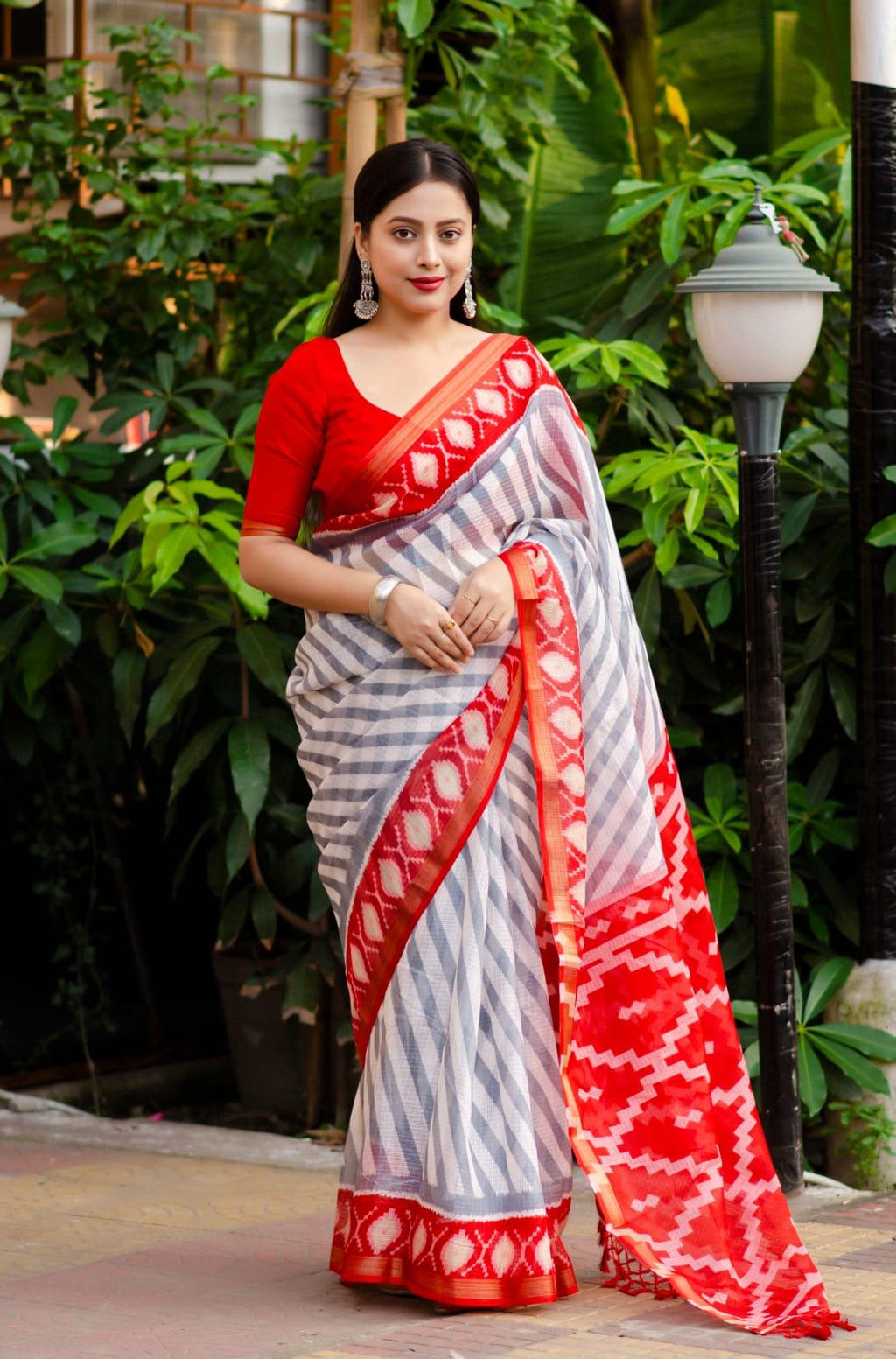 Grey Polycotton Ethnic Motifs Saree with Unstitched Blouse - A2M | Grocsy