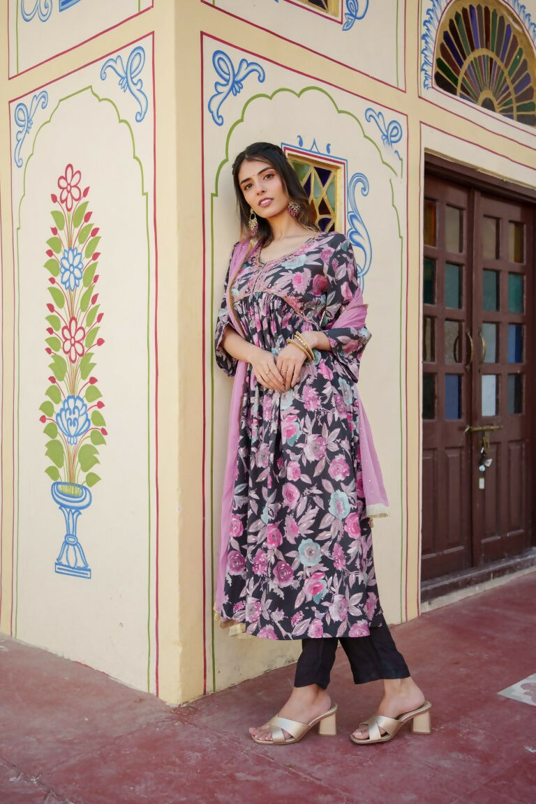 Vaasva Women Rani Muslin Embroidered Kurta, Pant & Dupatta Set | Grocsy