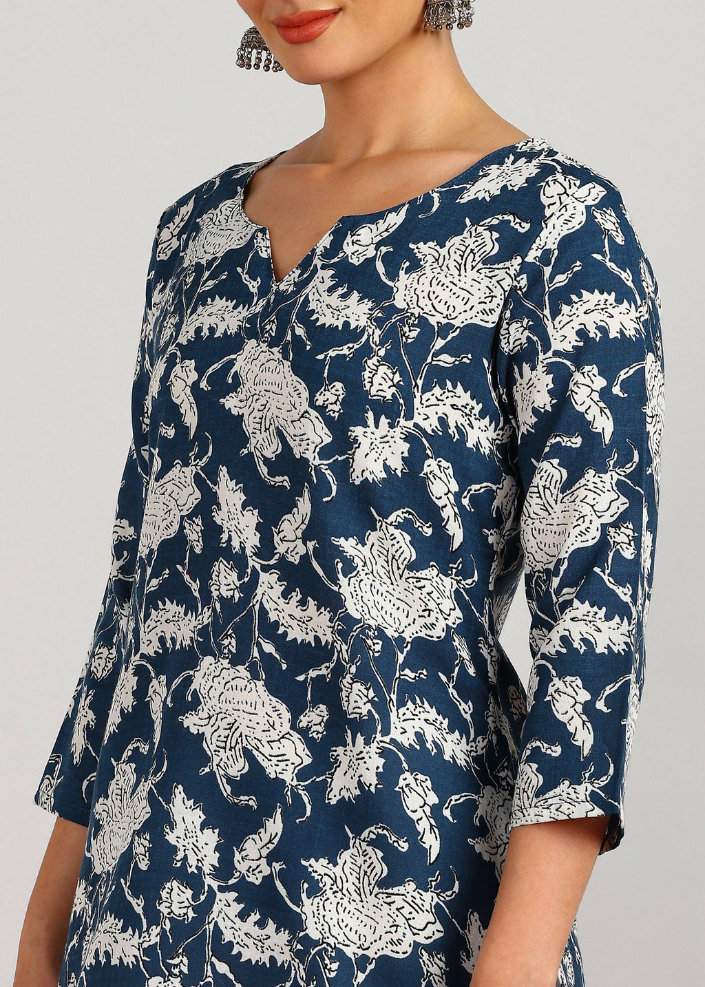 Aavyora Women's Navy Blue & White Floral Printed Tunic | Grocsy