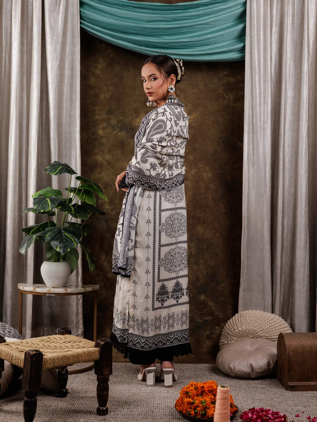 Yufta Pure Muslin Silk White Kurta Dupatta Set | Grocsy