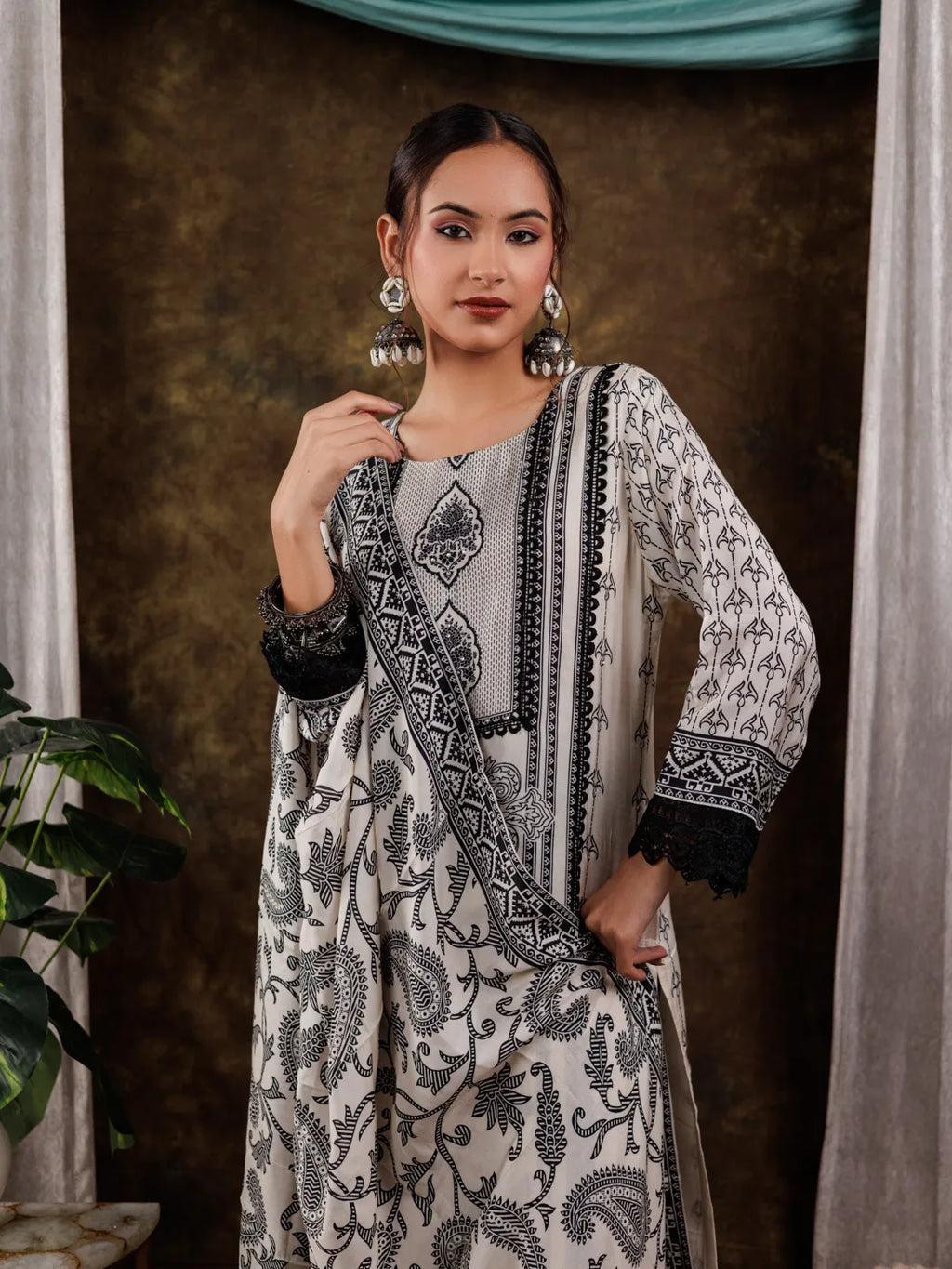 Yufta Pure Muslin Silk White Kurta Dupatta Set | Grocsy