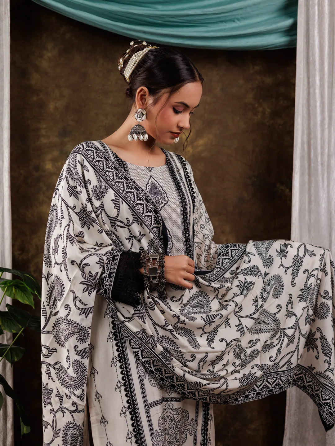 Yufta Pure Muslin Silk White Kurta Dupatta Set | Grocsy