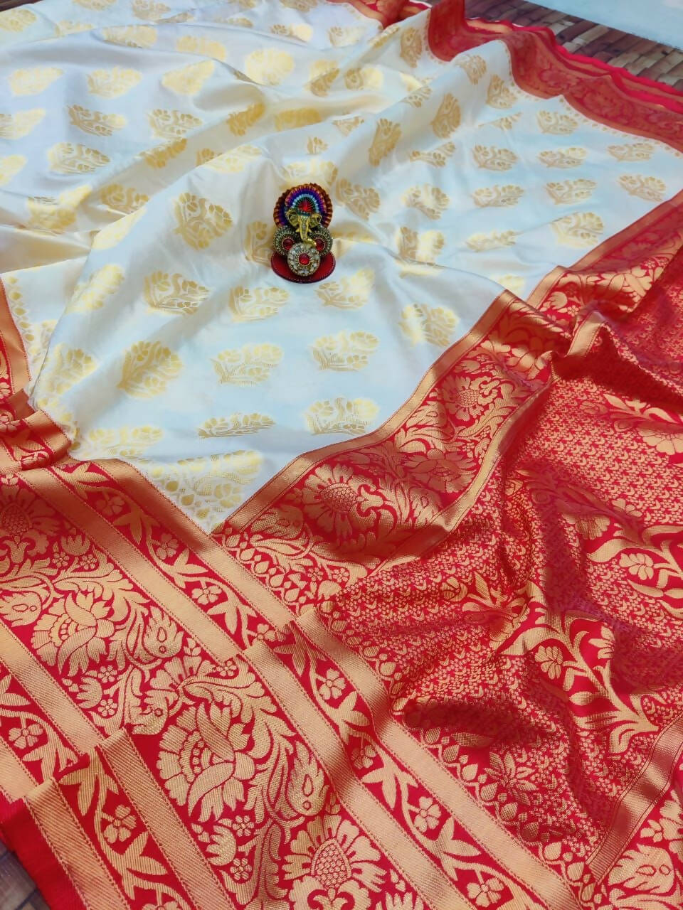 DEIANA'S Beautiful Designer Golden zari Soft Lichi Silk Saree - White | Grocsy