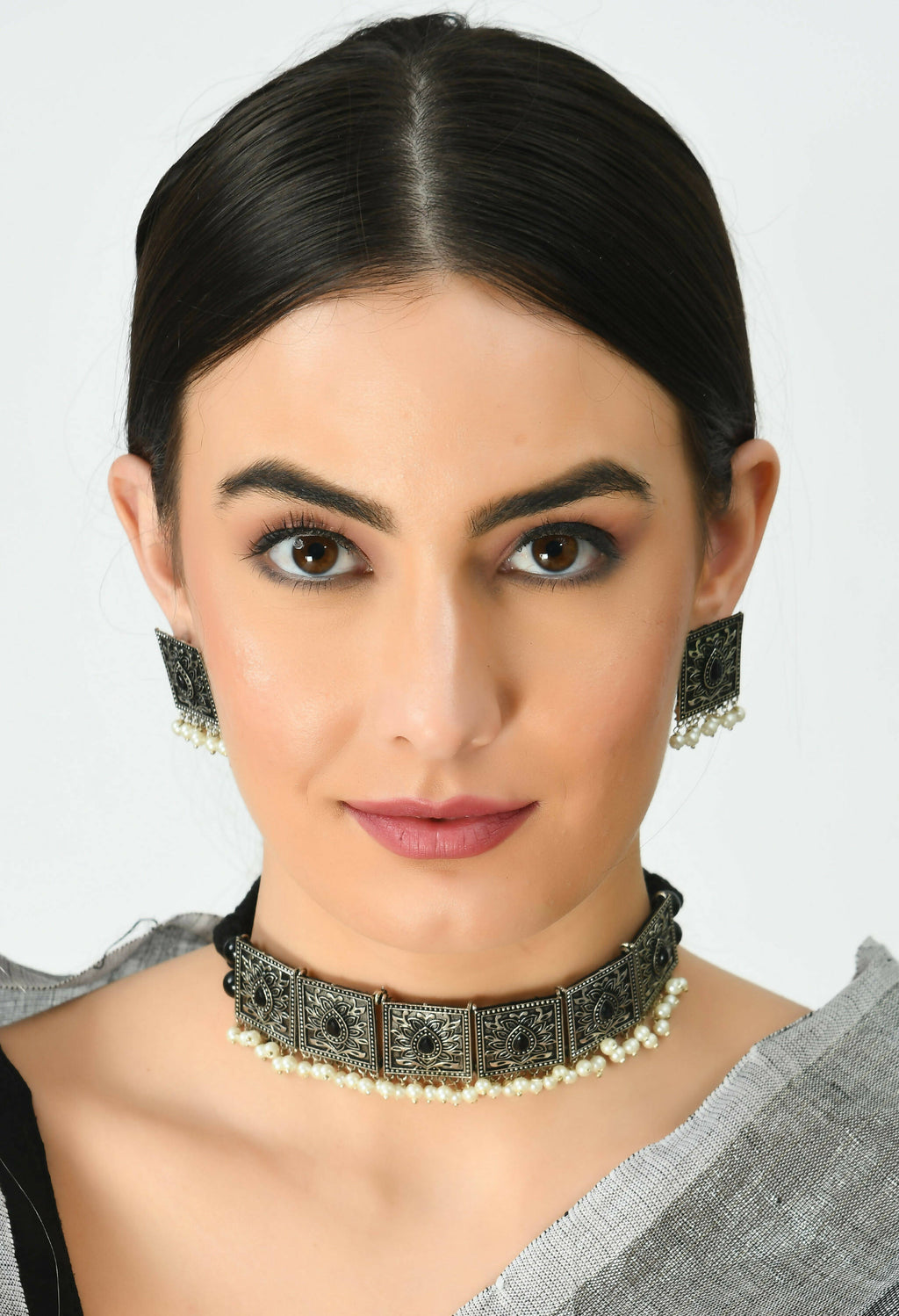 Mominos Fashion Johar Kamal Statement Silver-Plated Brass Finish Kundan/Pearls Choker For Women (Black) | Grocsy