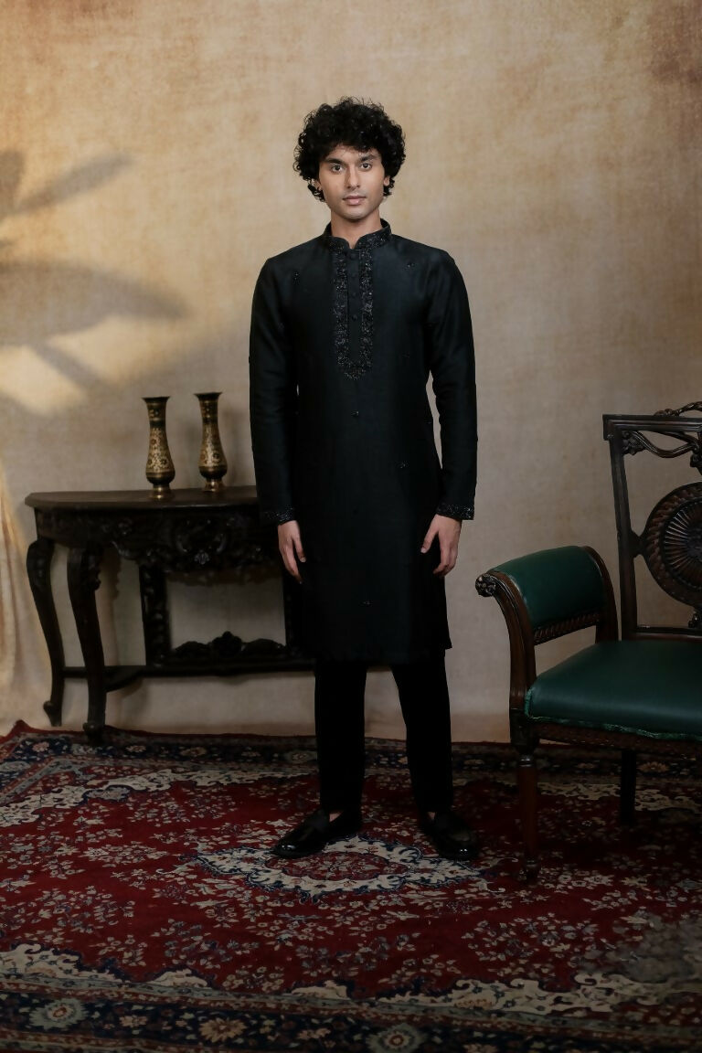 Falling Raw Silk Black Kajal Phool Kurta Set By Hilo Design | Grocsy