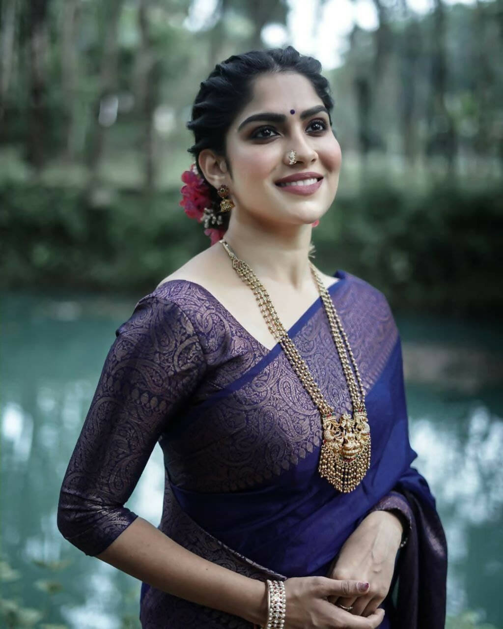 DEIANA'S Beautiful Designer Golden zari Soft Lichi Silk Saree - Navy Blue | Grocsy