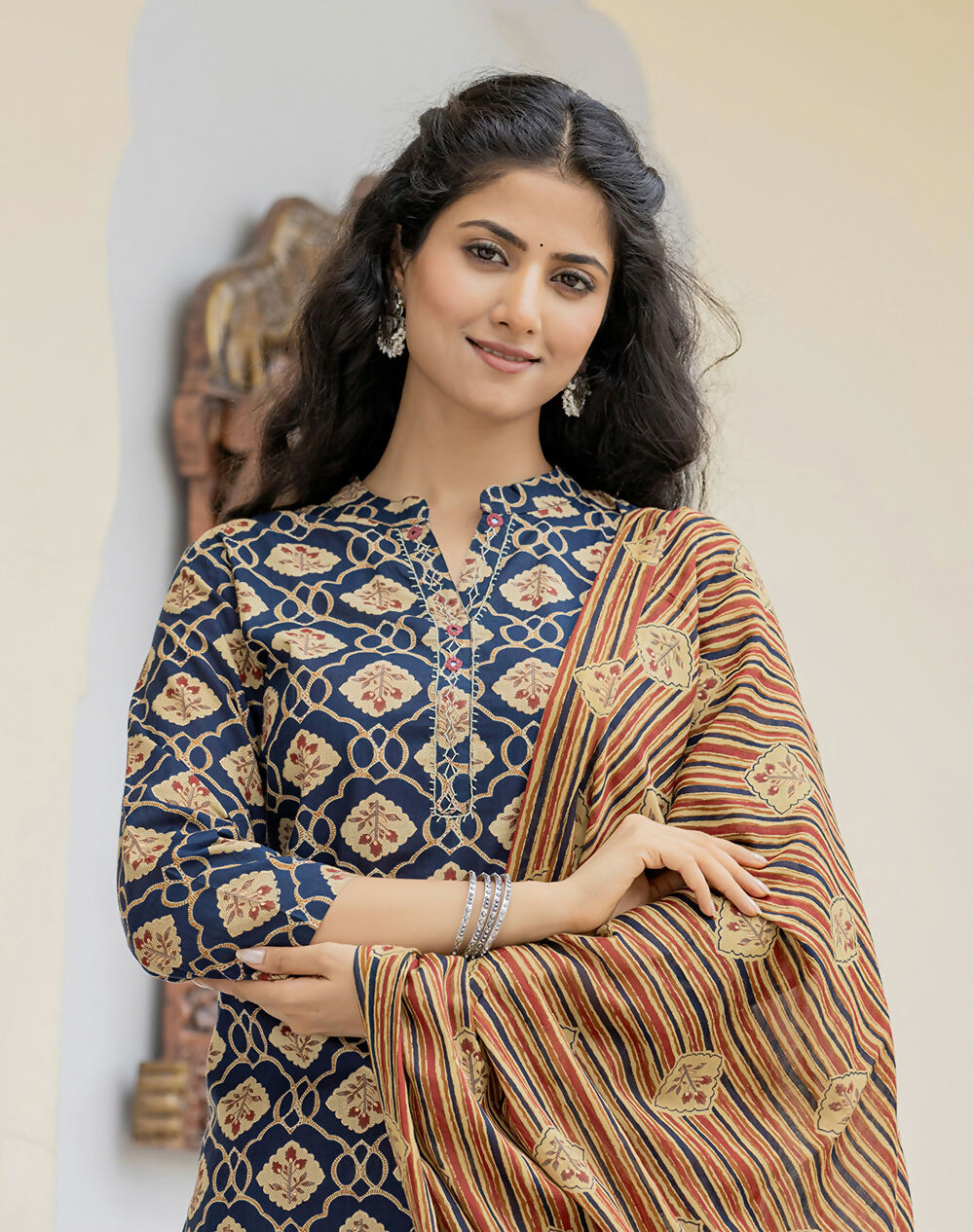 Kaajh Women's Blue Cotton Printed Kurta Pant Set With Dupatta | Grocsy