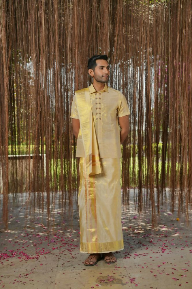 Gold Tissu Kanjivaram Machien Embroidered Pattu Set by Hilo Design | Grocsy