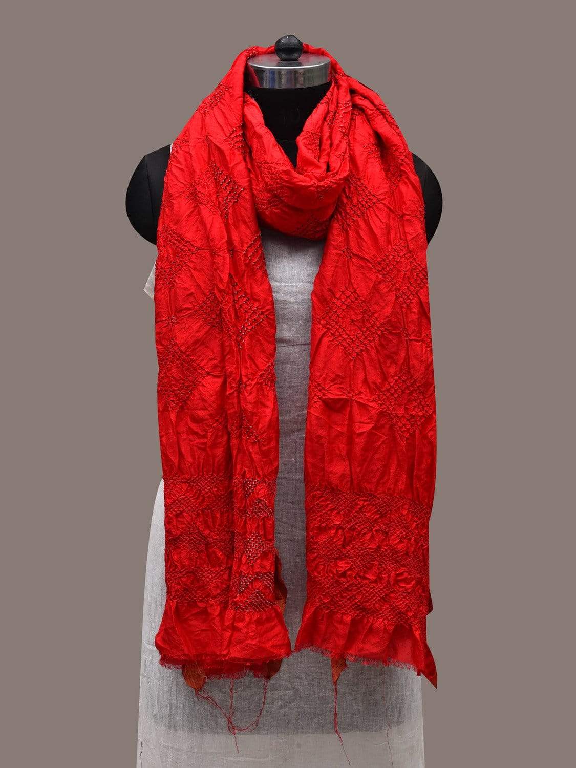 Red Bandhani Silk Handloom Dupatta with Geometric Design - Global Threads | Grocsy