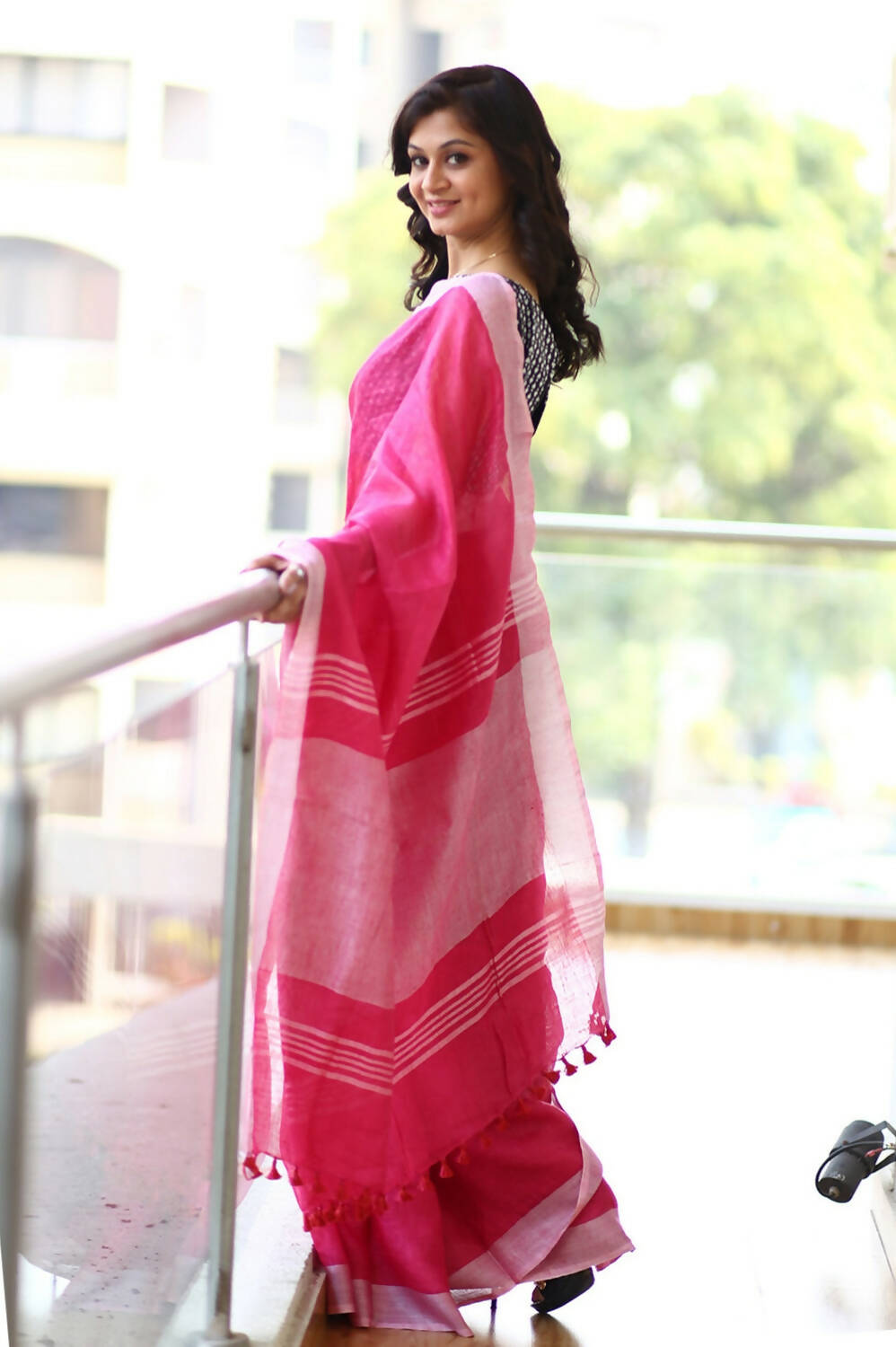Very Much Indian Pure Linen Saree With Sleek Border And Exclusive Design - Pink | Grocsy