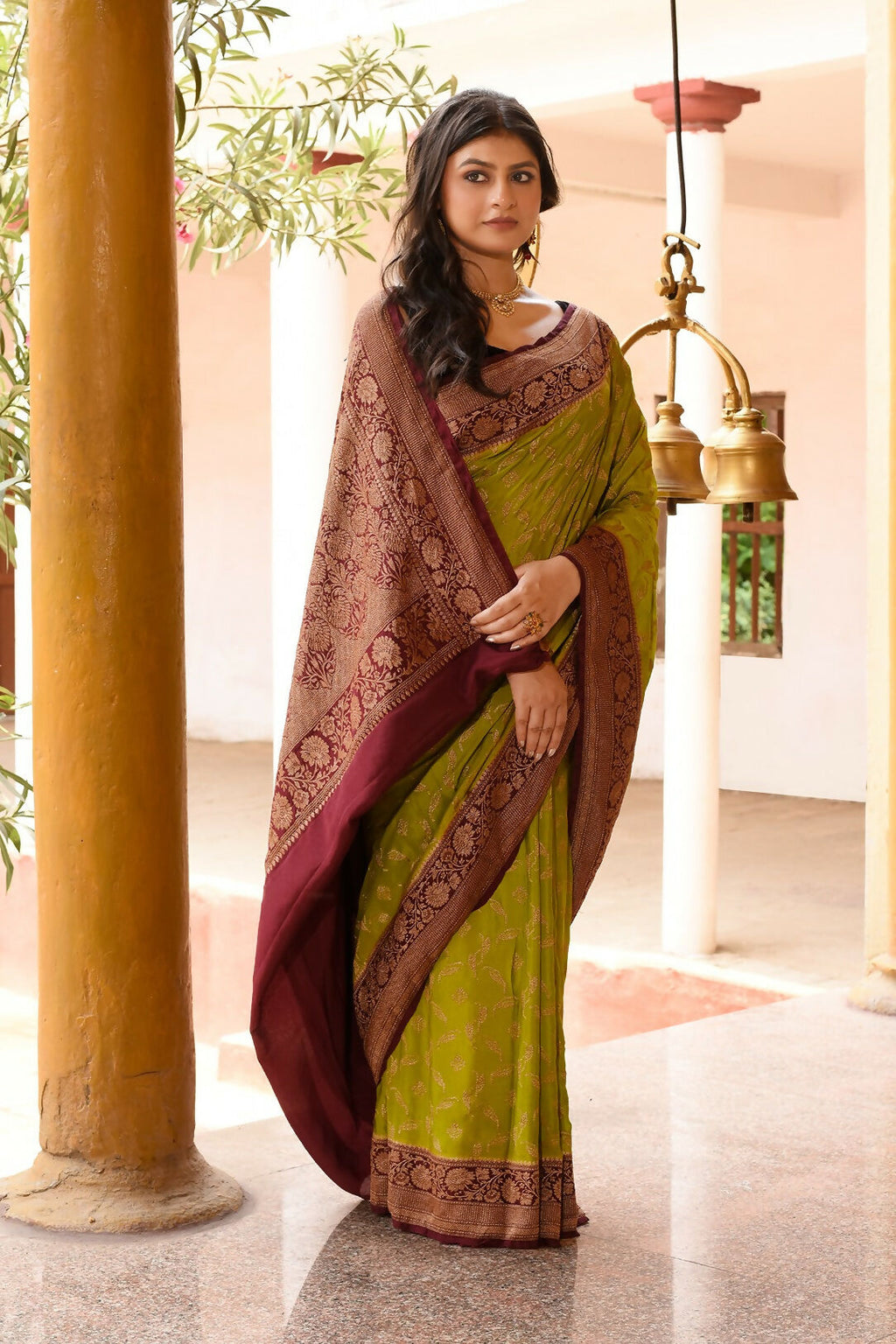 Joban Fashion Grass Green Crepe Chiffon Pure Handloom Banarasi Silk Saree | Grocsy