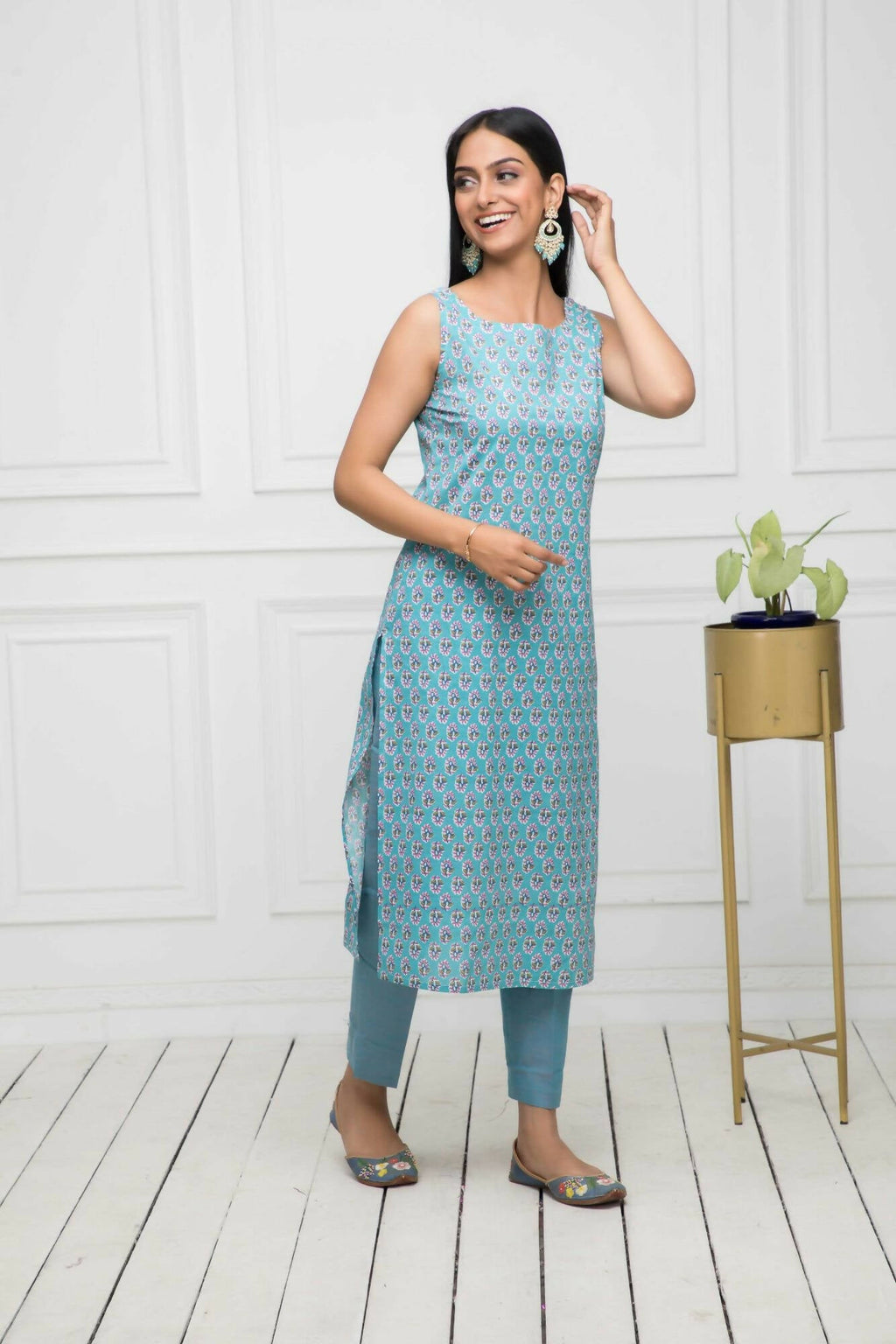 Myshka Women Blue Solid Cotton Straight Round Neck Kurtas | Grocsy