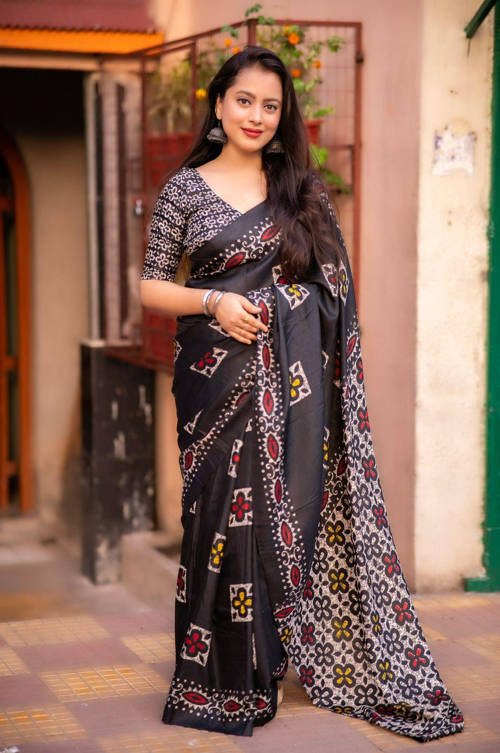 Black Silk Blend Ethnic Motifs Saree with Unstitched Blouse - A2M | Grocsy