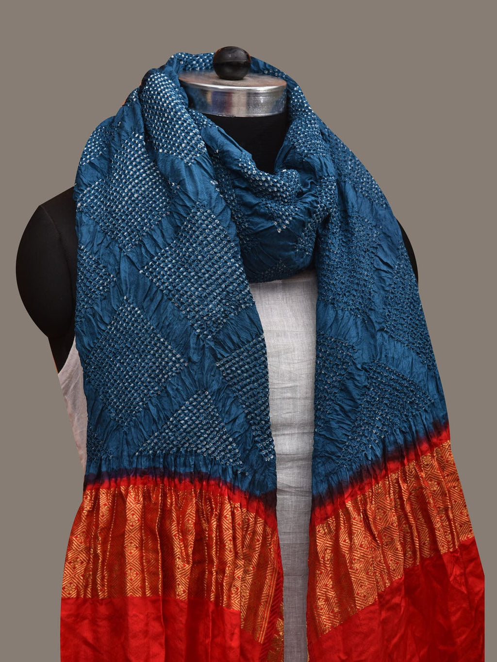 Teal and Red Bandhani Kanchipuram Silk Handloom Dupatta with Border Design - Global Threads | Grocsy