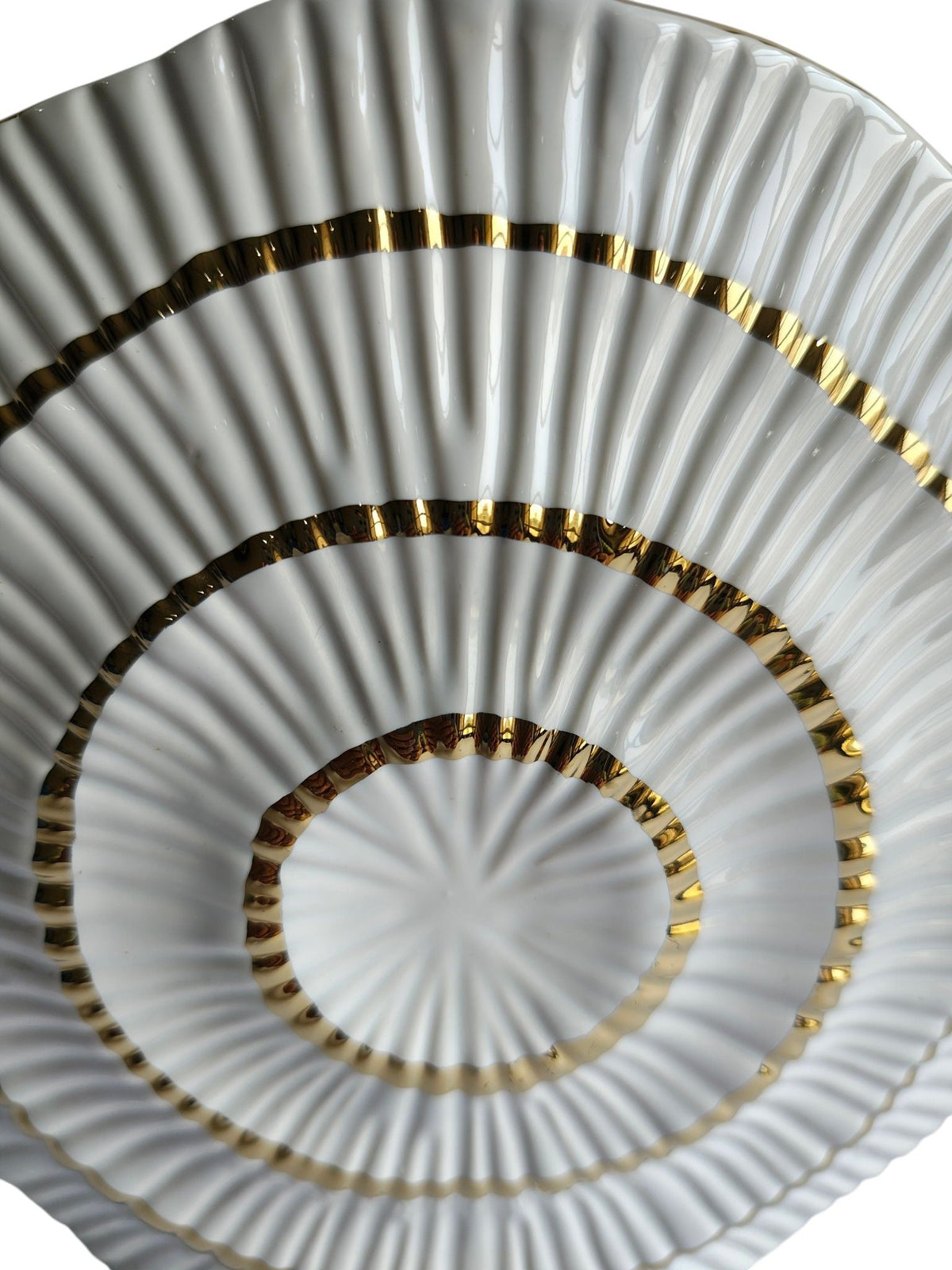 Sun Mun Decors White & Golden Shell Shaped Vase | Grocsy