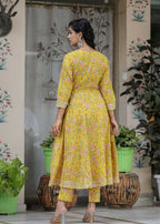 Kaajh Women's Yellow Floral Print Cotton Kurta Pant Set | Grocsy
