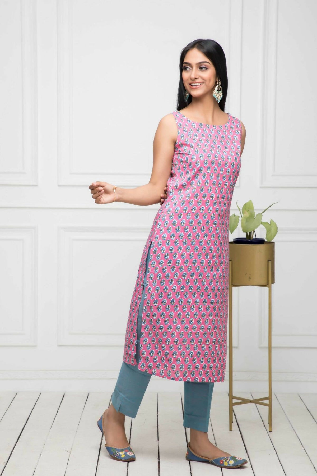Myshka Women Pink Solid Cotton Straight Round Neck Kurtas | Grocsy
