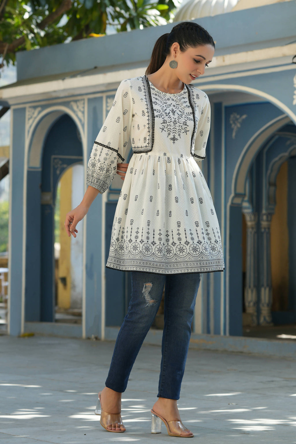 Juniper Women's White & Black Cambric Floral Printed Tunic | Grocsy