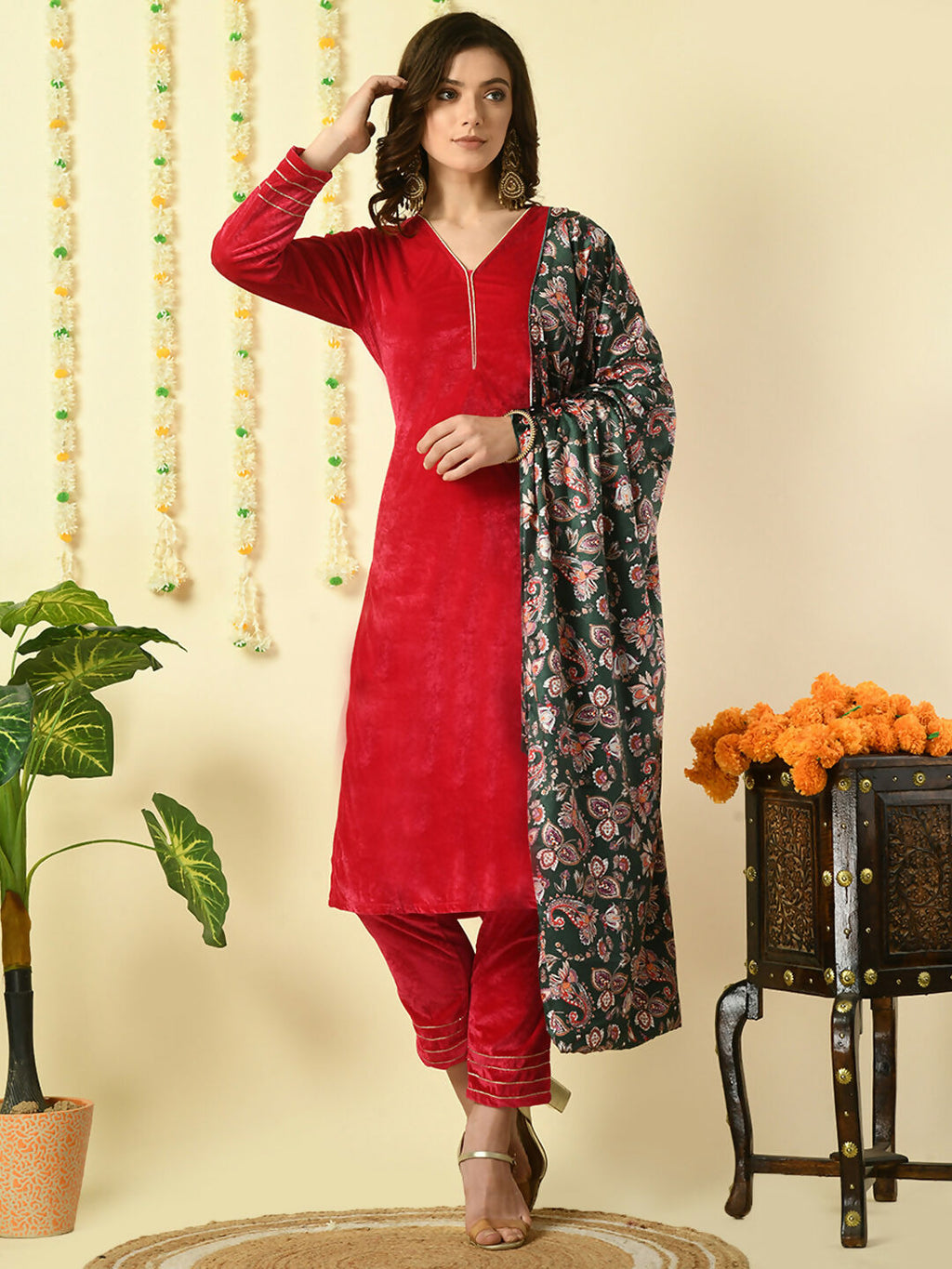 Myshka Women's Pink Velvet Kurta & Trousers With Dupatta Party Sets | Grocsy