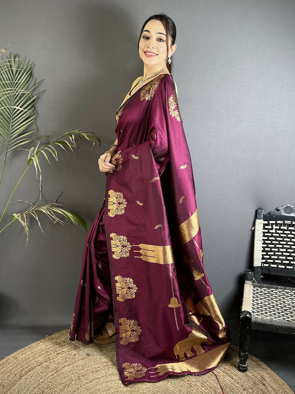Joban Fashion Magenta Motifs Zari Weaving Soft Silk Banarasi Saree | Grocsy