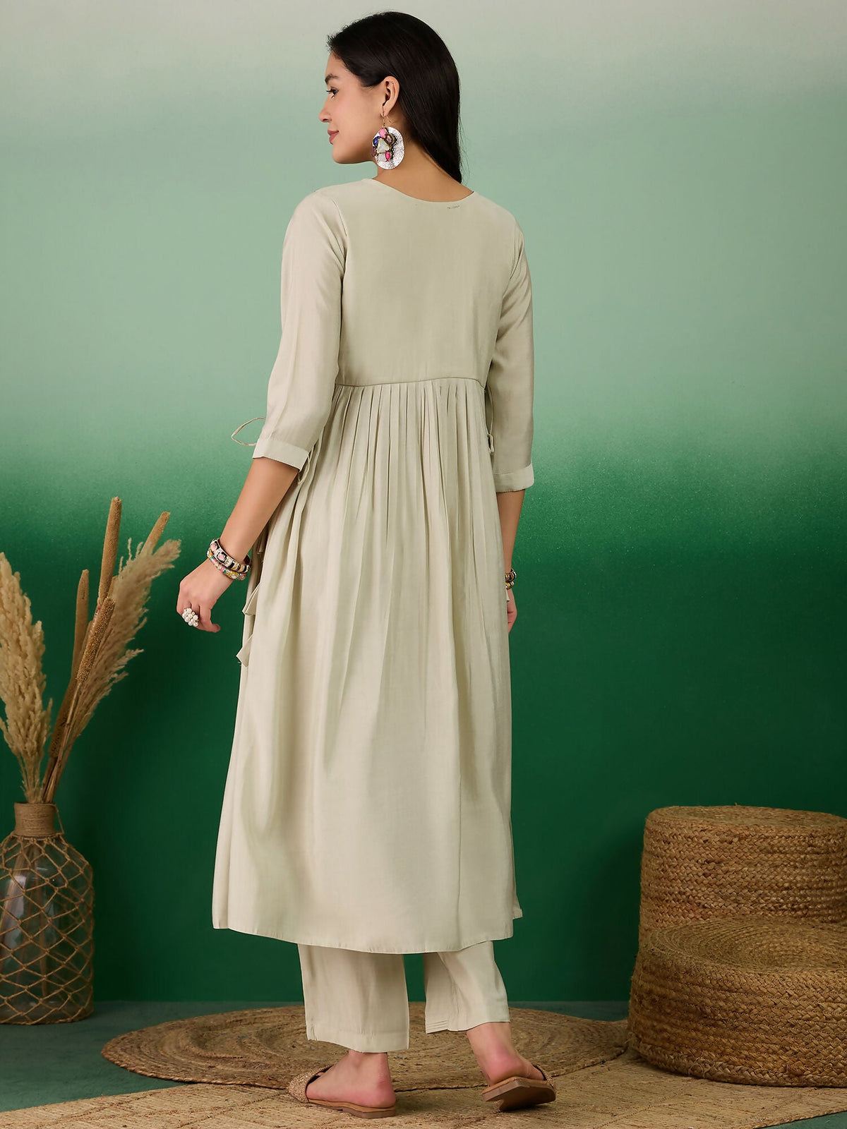 Green Embroidered Muslin Kurta and Trouser - Berlin | Grocsy