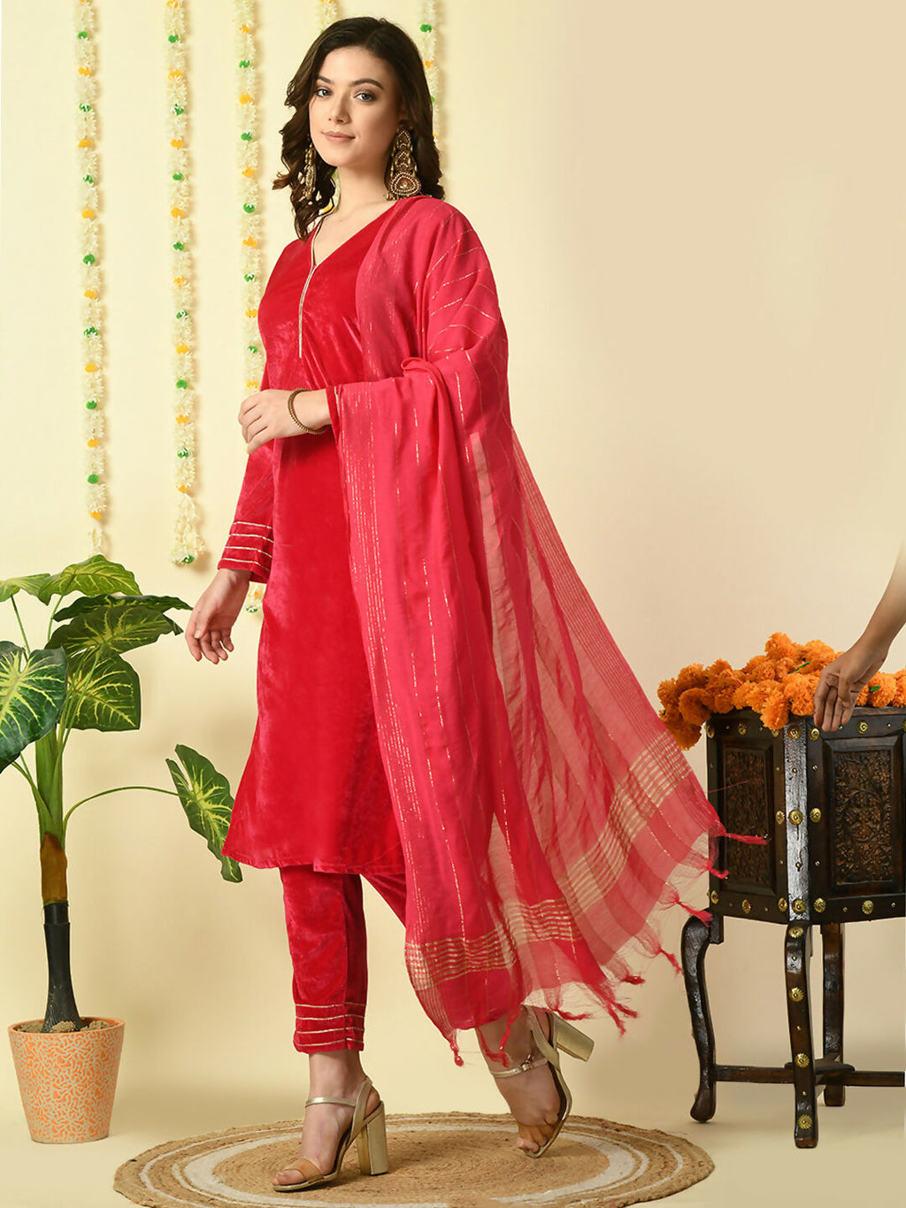 Myshka Women's Pink Velvet Kurta & Trousers With Dupatta Party Sets | Grocsy