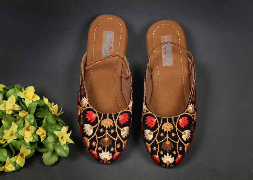 Tiny Bugs Girls Embroidered Strap Ethnic Mojaris - Black | Grocsy