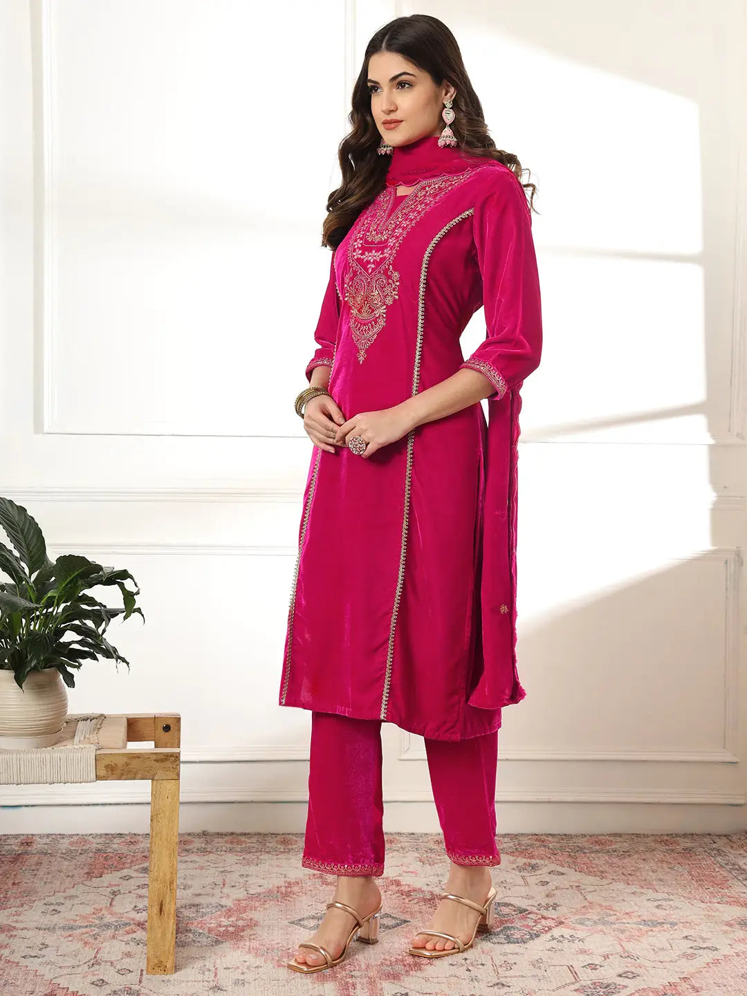 Yufta Velvet Pink Kurta Dupatta Set With Embroidery | Grocsy