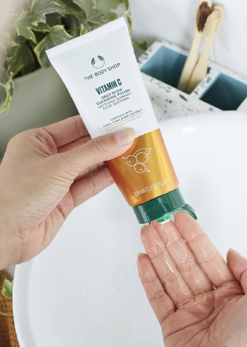 The Body Shop Vitamin C Daily Glow Cleansing Polish | Grocsy
