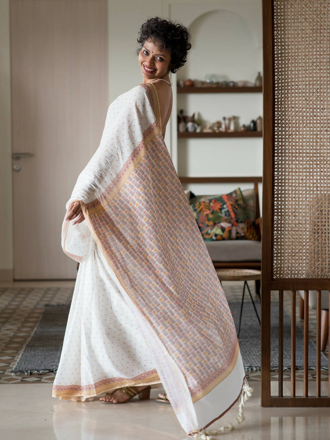 Suta White Woven Design Pure Cotton Saree | Grocsy