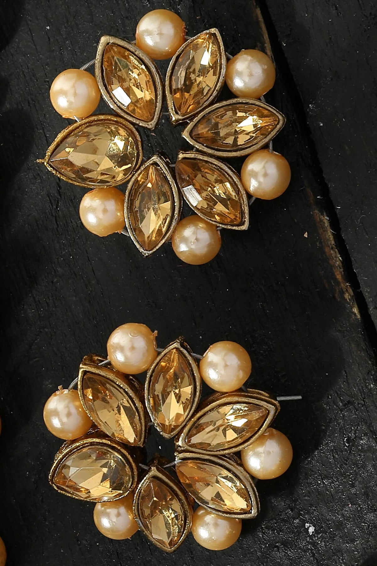 Mominos Fashion Johar Kamal Gold-Polished Brass Finish Kundan/Pearls Choker For Women (Golden) | Grocsy