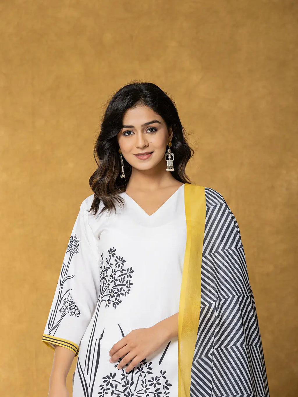 Yufta White And Black Linen Kurta Dupatta Pant Set | Grocsy