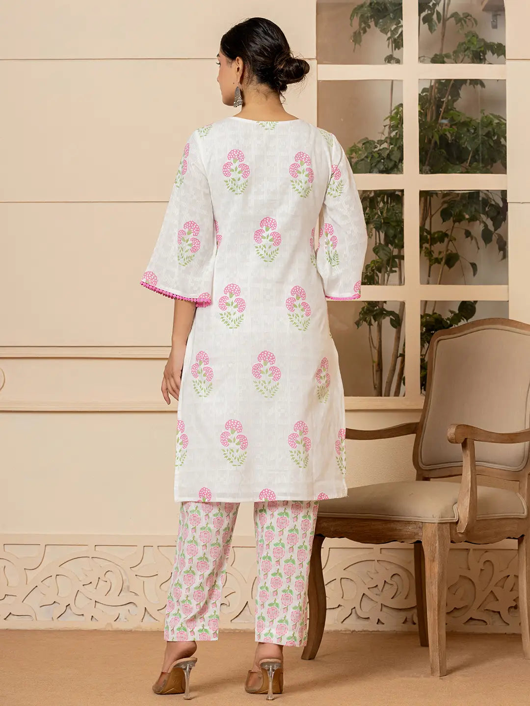 Yufta White And Pink Cotton Floral Print Kurta Dupatta Set | Grocsy