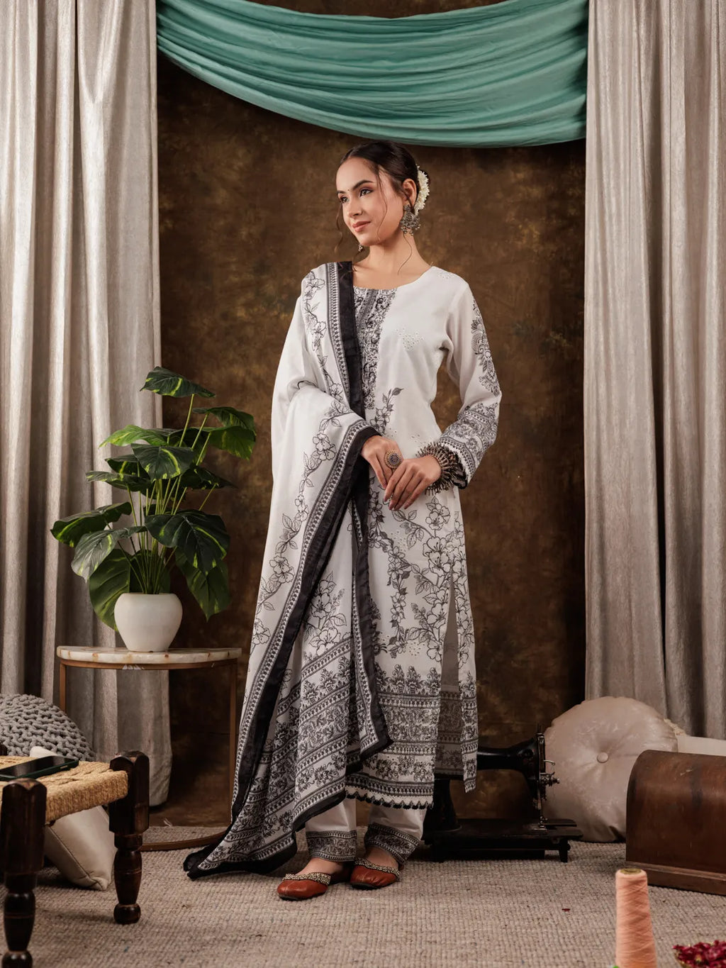 Yufta White Cotton Ethnic Motifs Straight Kurta Dupatta Pant Set | Grocsy