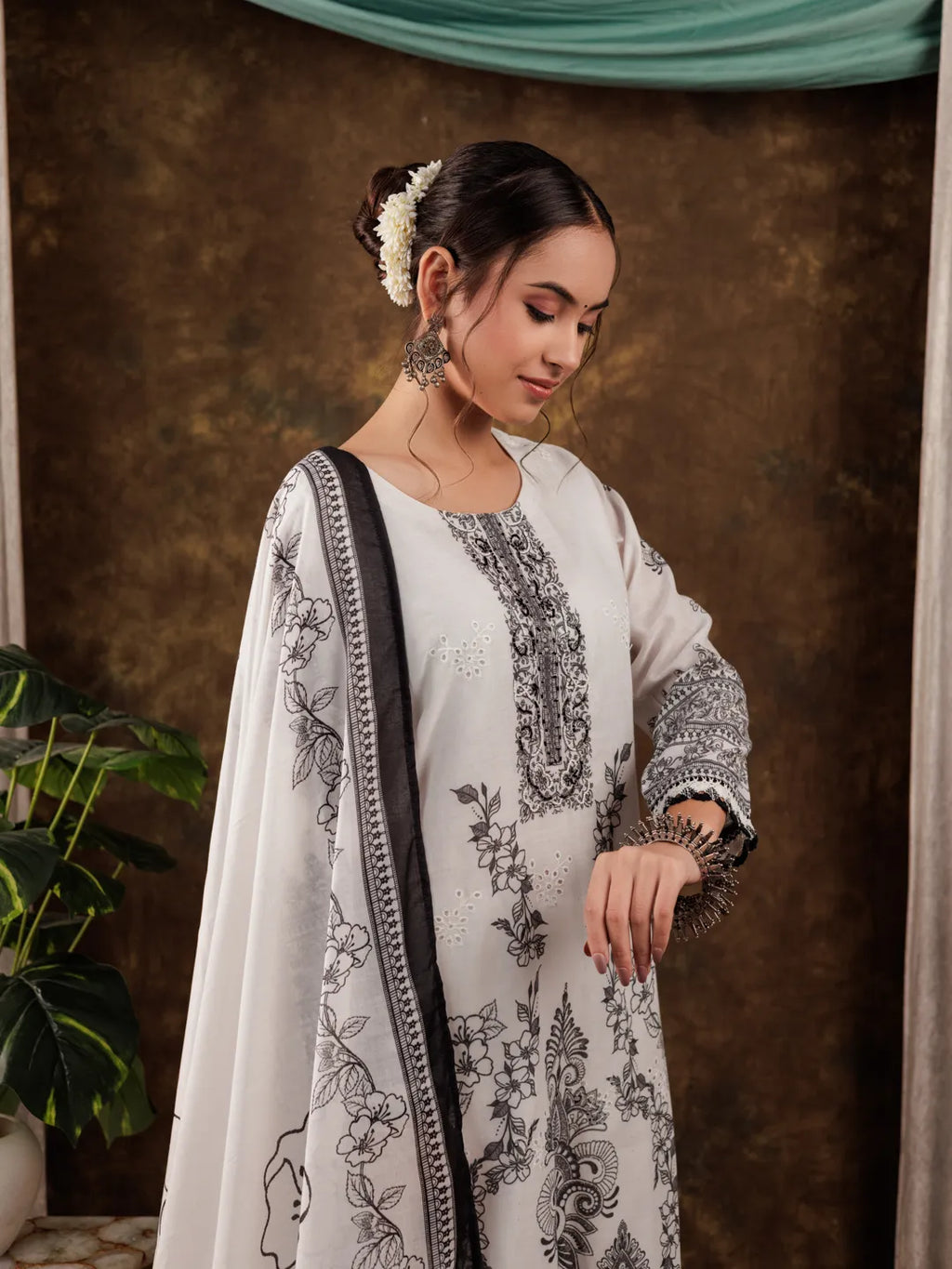 Yufta White Cotton Ethnic Motifs Straight Kurta Dupatta Pant Set | Grocsy