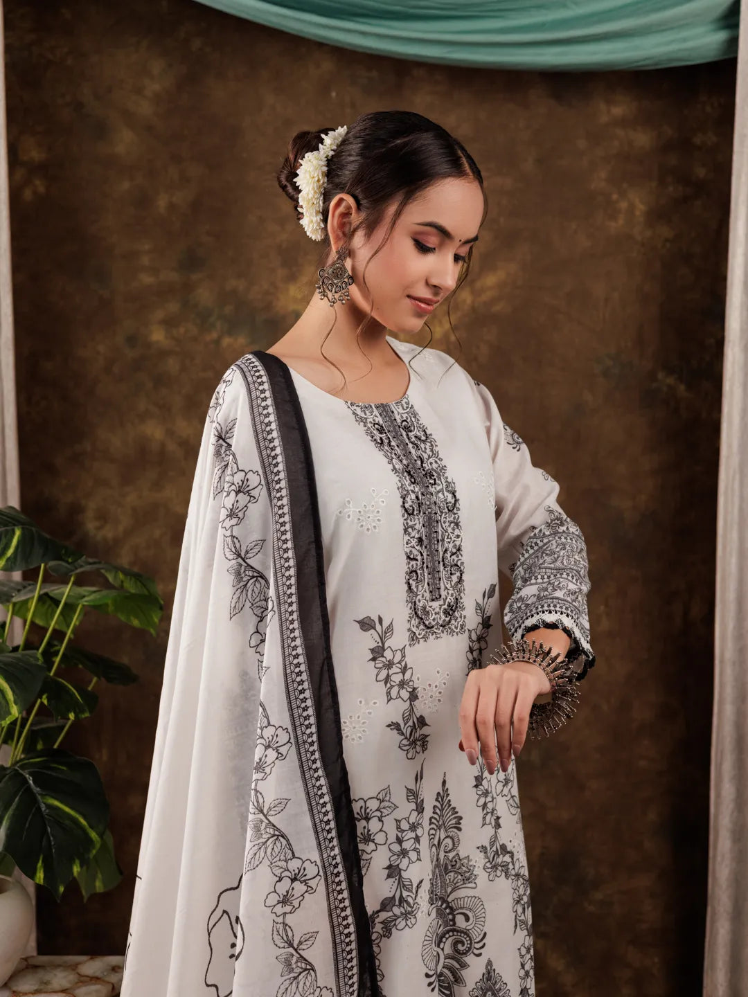 Yufta White Cotton Ethnic Motifs Straight Kurta Dupatta Pant Set | Grocsy