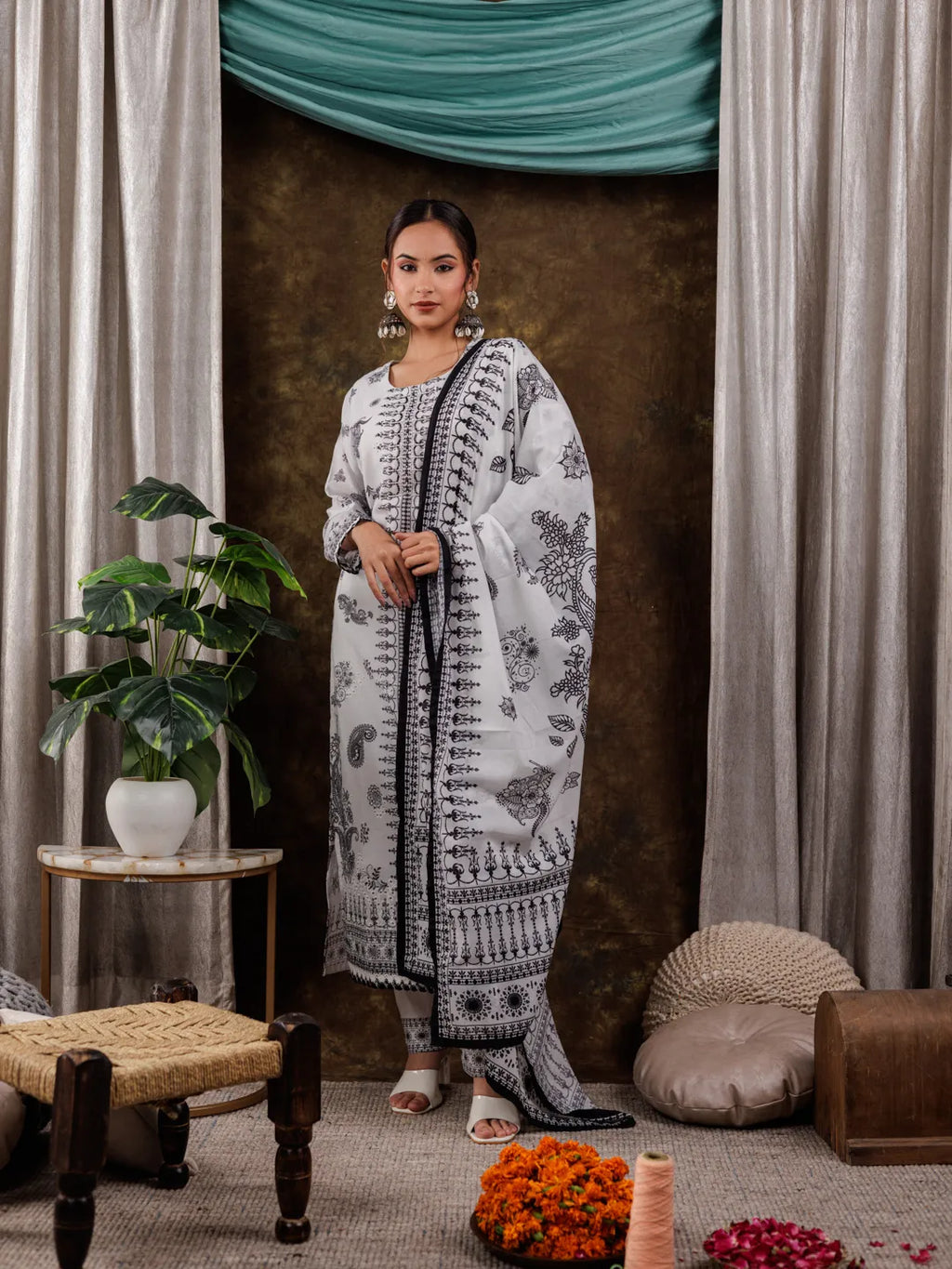 Yufta White Cotton Straight Paisley Kurta Dupatta Pant Set | Grocsy