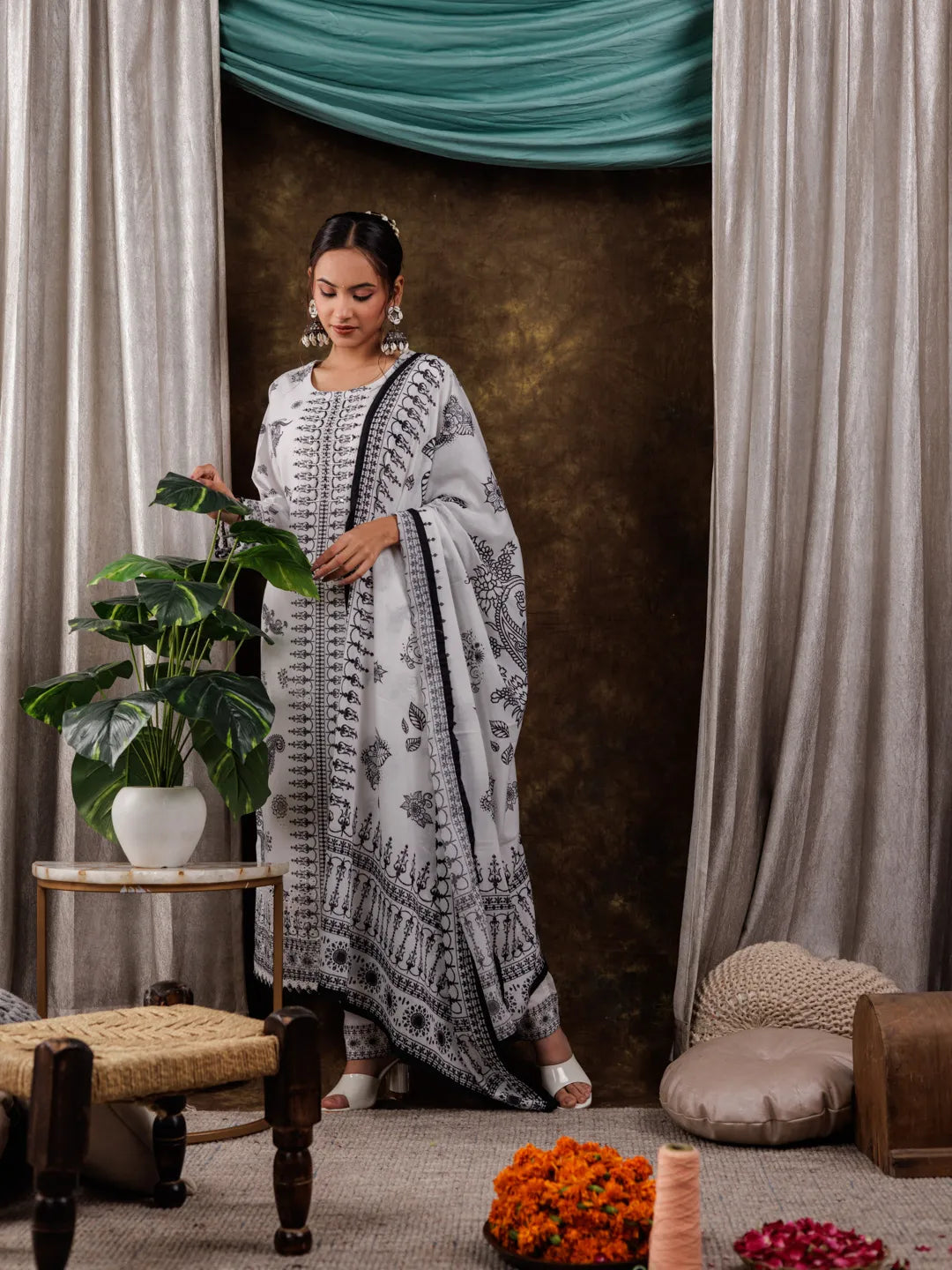 Yufta White Cotton Straight Paisley Kurta Dupatta Pant Set | Grocsy
