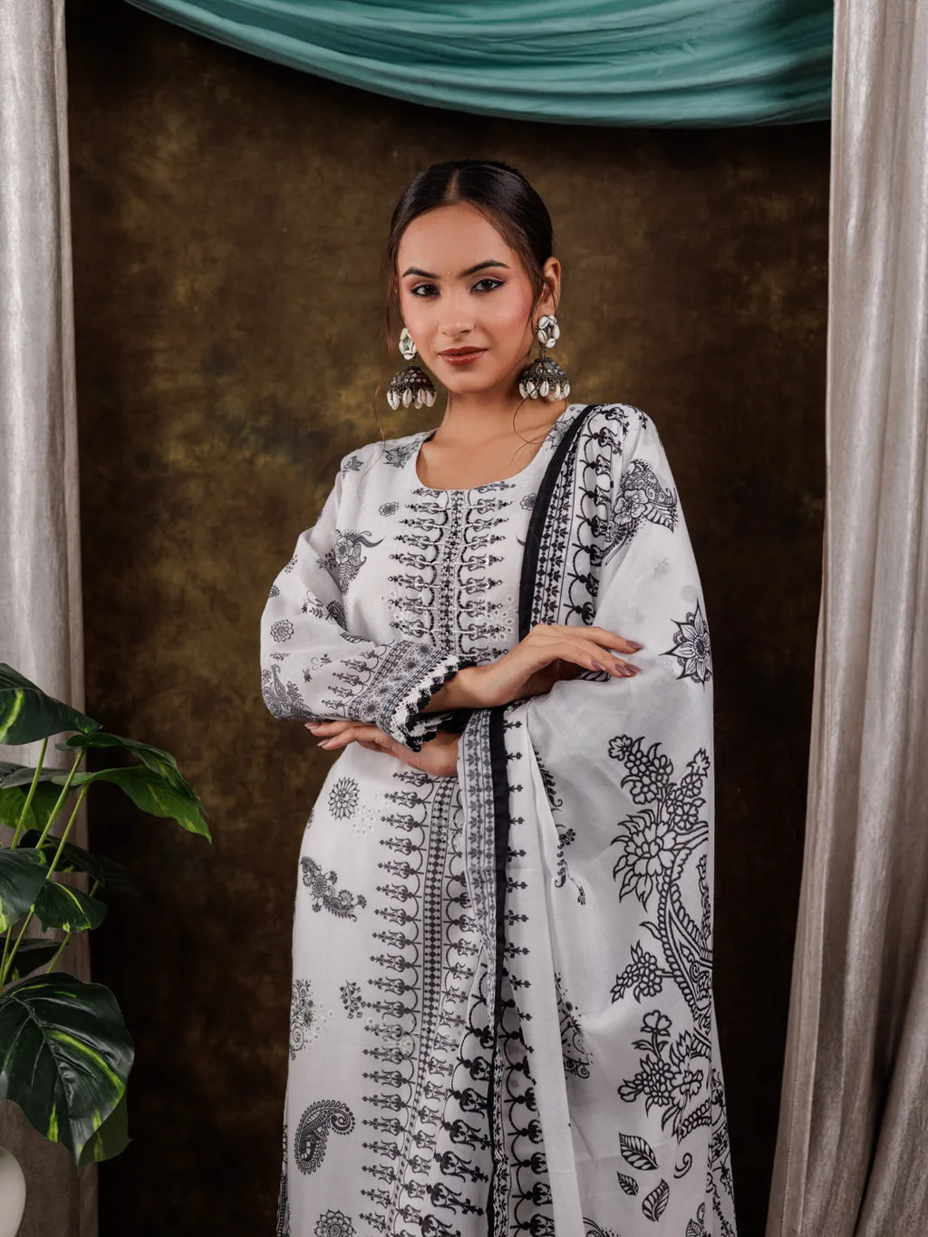 Yufta White Cotton Straight Paisley Kurta Dupatta Pant Set | Grocsy