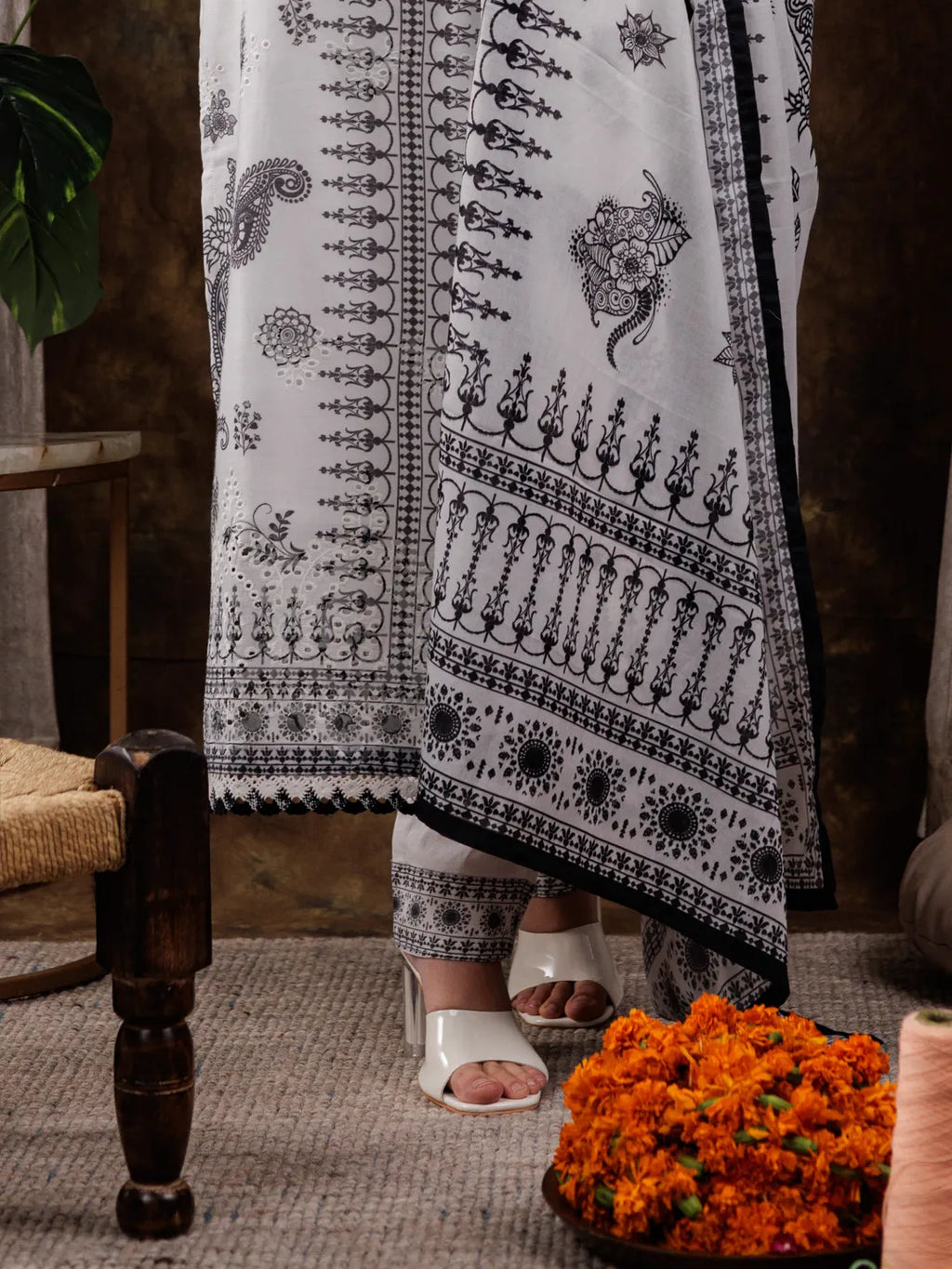Yufta White Cotton Straight Paisley Kurta Dupatta Pant Set | Grocsy