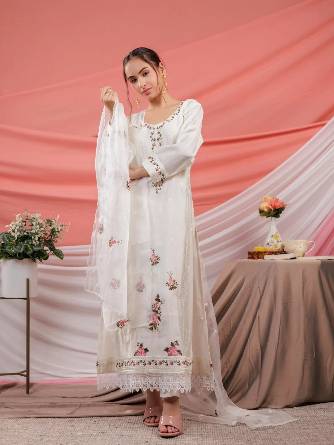Yufta White Embroidered Kurta Dupatta Pant Set | Grocsy