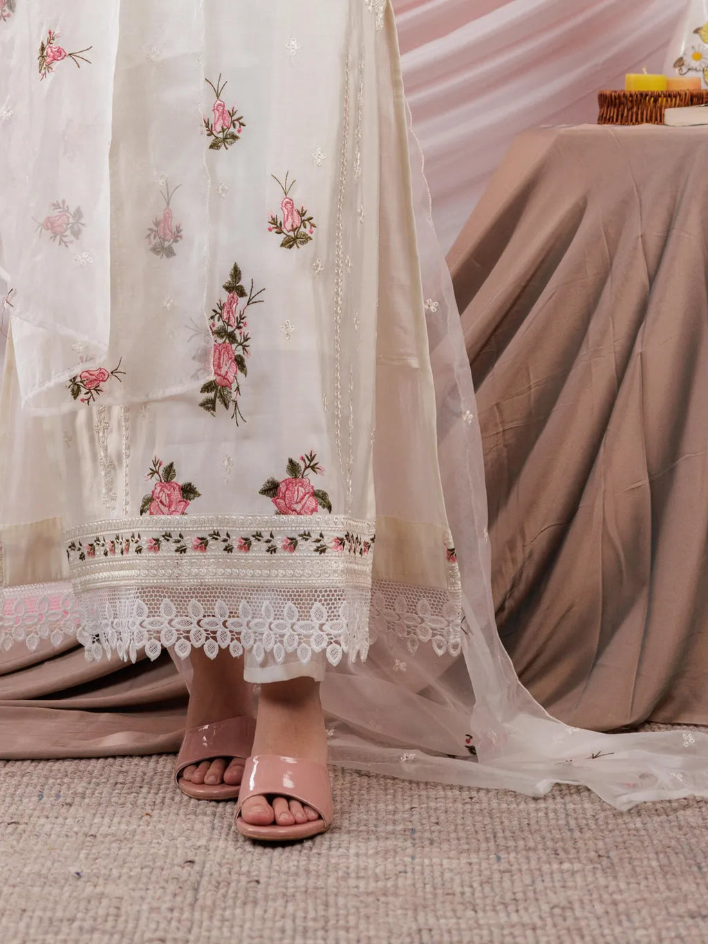 Yufta White Embroidered Kurta Dupatta Pant Set | Grocsy