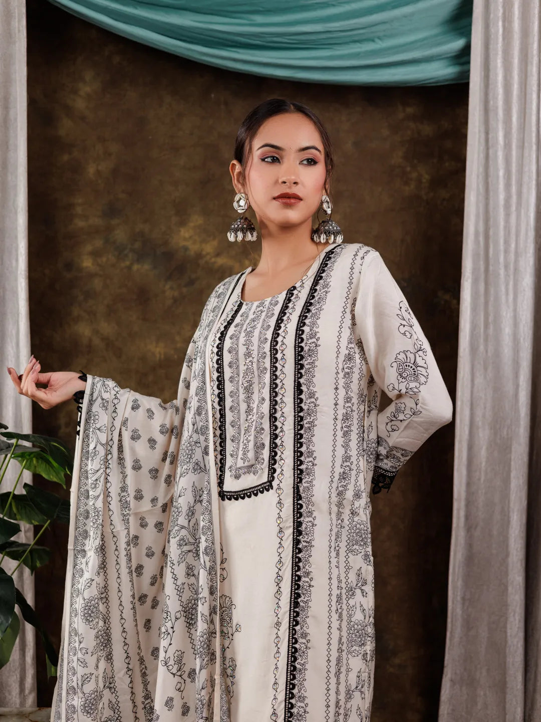 Yufta White Hand_Embroidery Silk Straight Kurta And Trouser With Dupatta Set | Grocsy