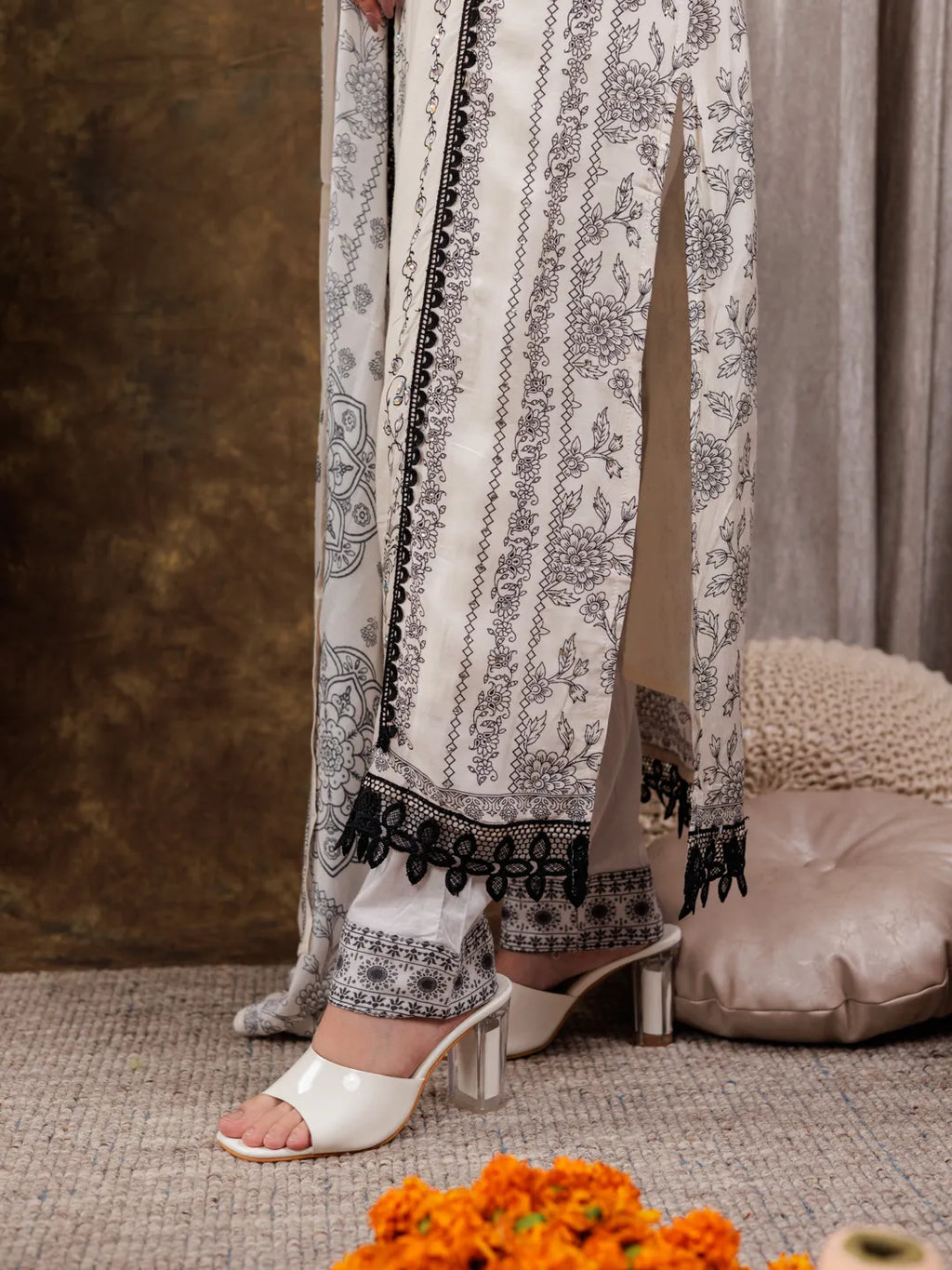 Yufta White Hand_Embroidery Silk Straight Kurta And Trouser With Dupatta Set | Grocsy