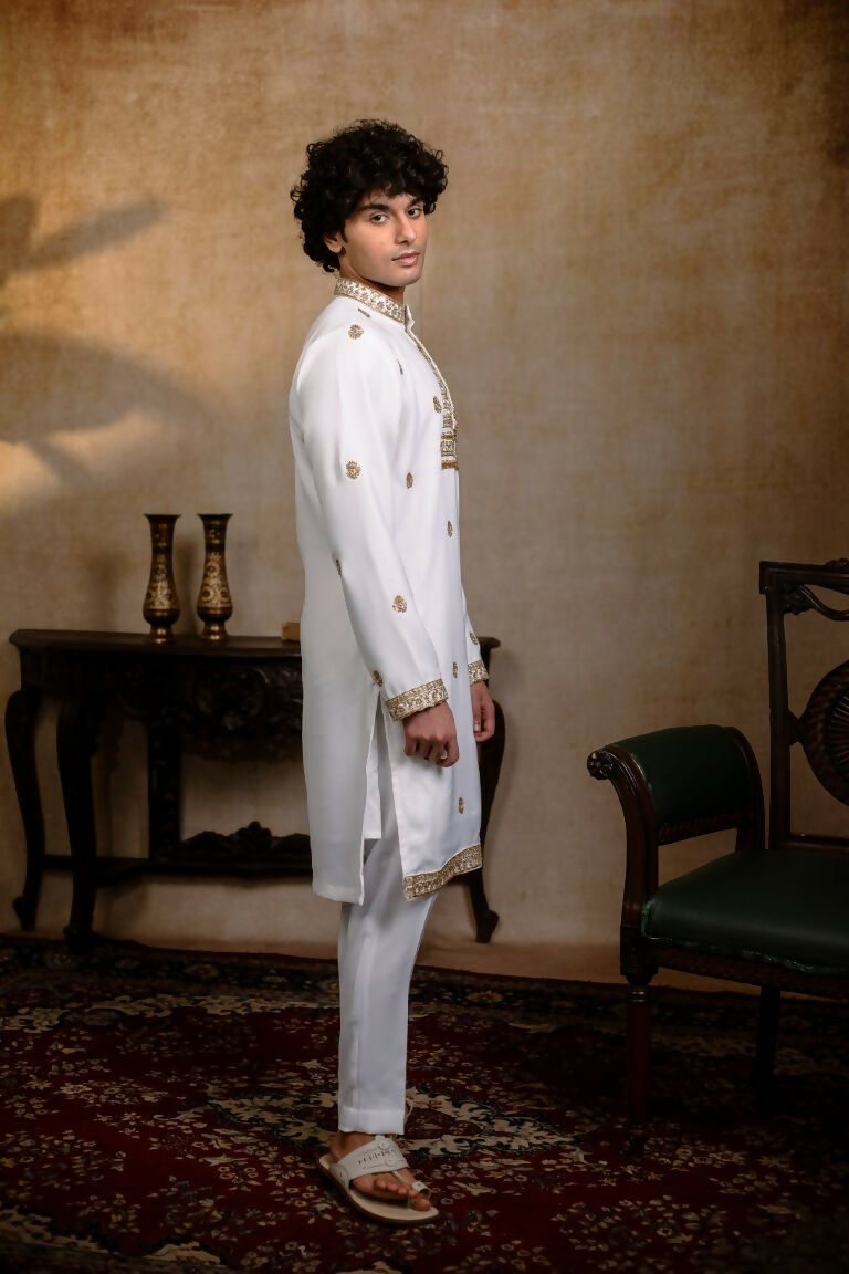 Falling Raw Silk White Devalaya Kurta By Hilo Design | Grocsy