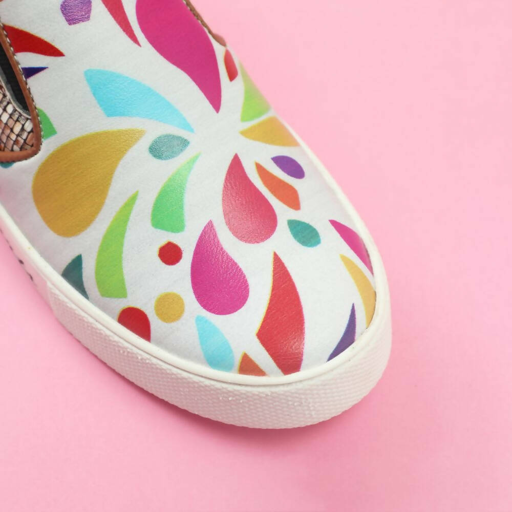 Tiny Bugs Girls Multi Printed Slip Ons Sneakers - White | Grocsy