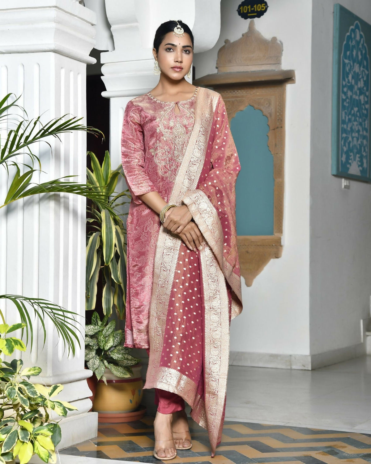 Vaasva Women's Digital Printed Tissue Suit Set With Solid Pant & Brocade Dupatta | Grocsy