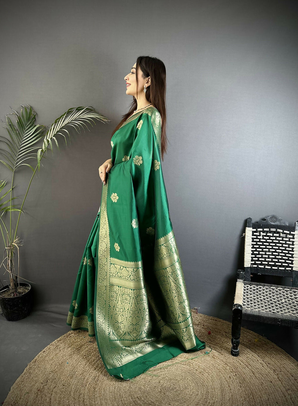 Joban Fashion Green Floral Jacquard Woven Design Cotton Silk Banarasi Silk Saree | Grocsy