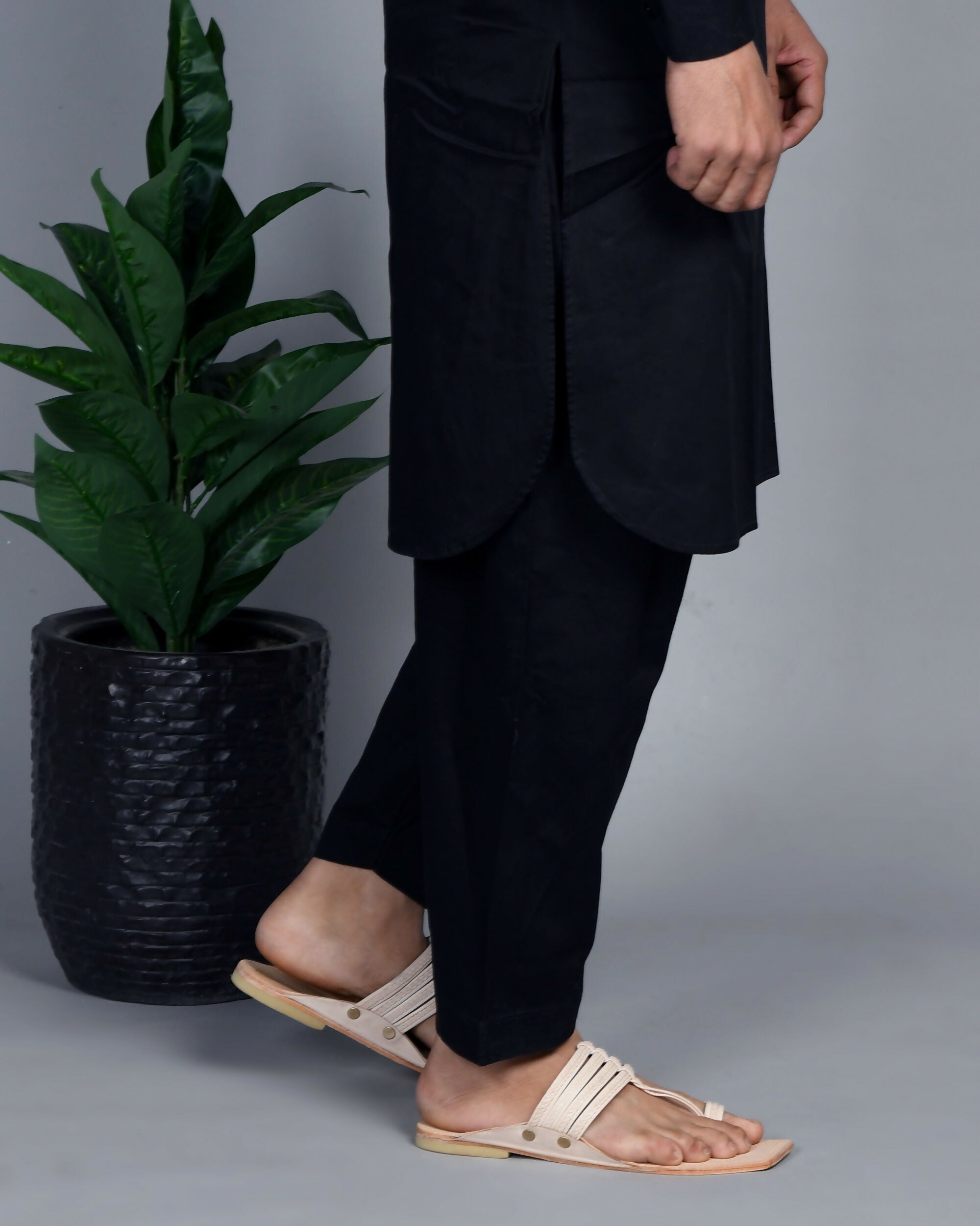 Stepsoft Men'S Off-White Kolhapuri Chappal | Handcrafted Ethnic Leather Wedding Footwear | Grocsy