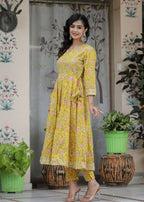 Kaajh Women's Yellow Floral Print Cotton Kurta Pant Set | Grocsy